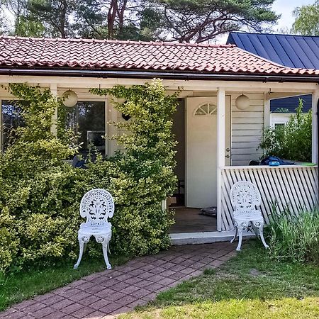 1 Bedroom Amazing Home In Hoellviken Exterior foto