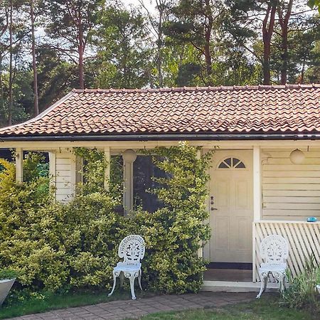1 Bedroom Amazing Home In Hoellviken Exterior foto