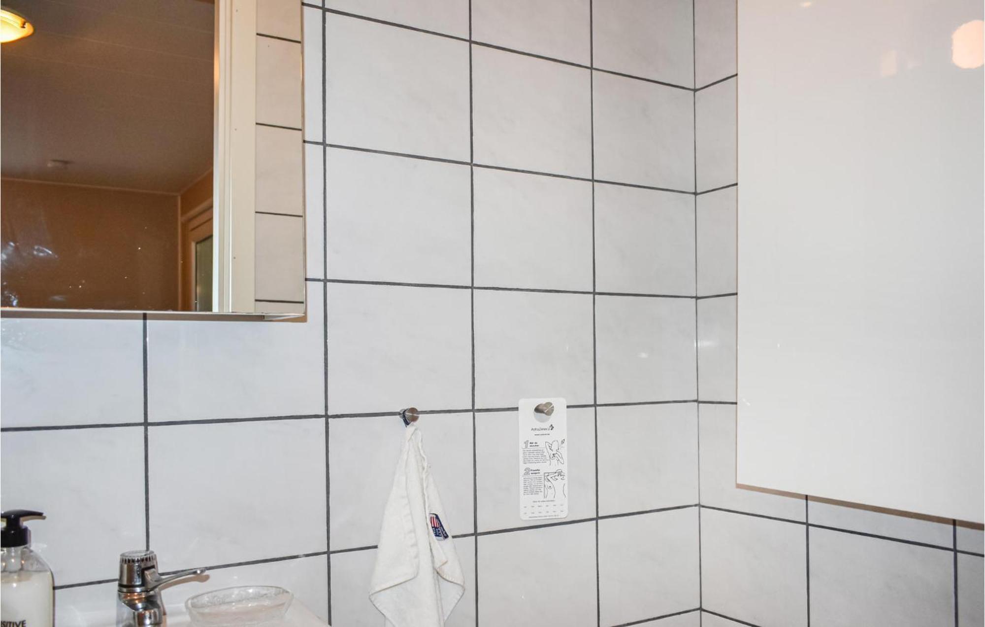 1 Bedroom Amazing Home In Hoellviken Exterior foto