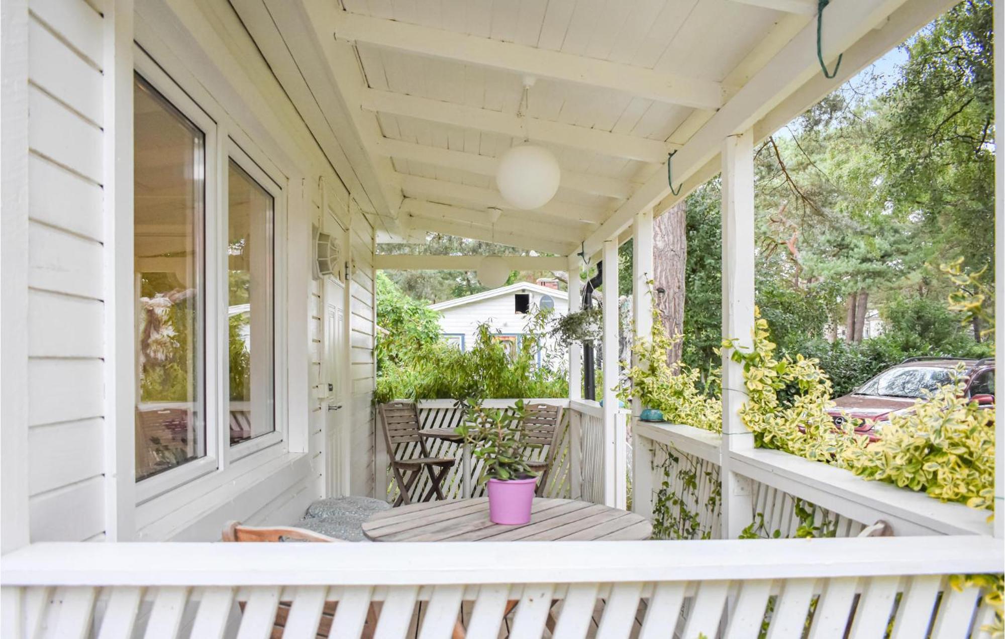 1 Bedroom Amazing Home In Hoellviken Exterior foto