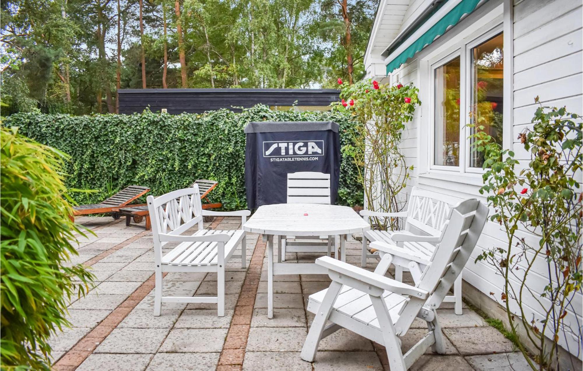 1 Bedroom Amazing Home In Hoellviken Exterior foto