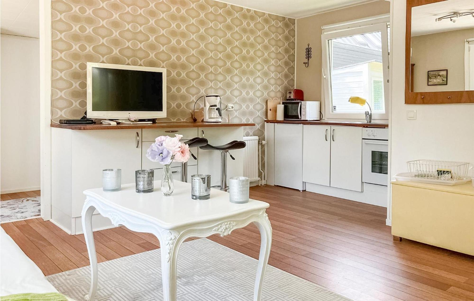 1 Bedroom Amazing Home In Hoellviken Exterior foto